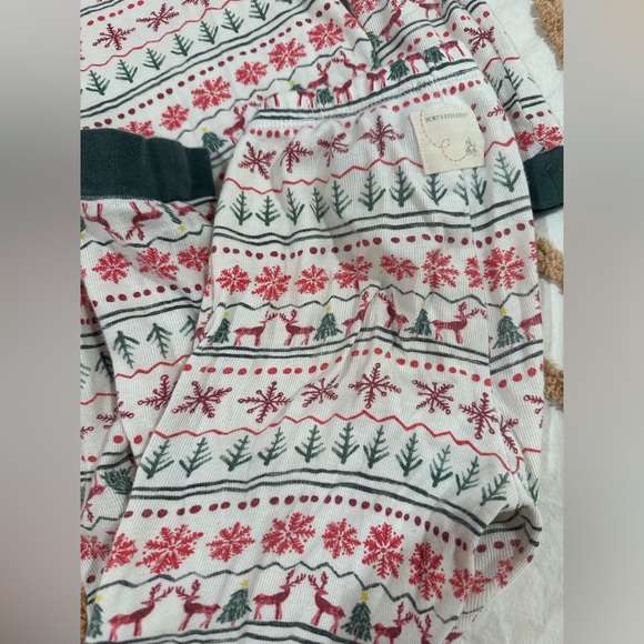 Burt’s Bees baby Christmas Jammie’s - Picture 6 of 7